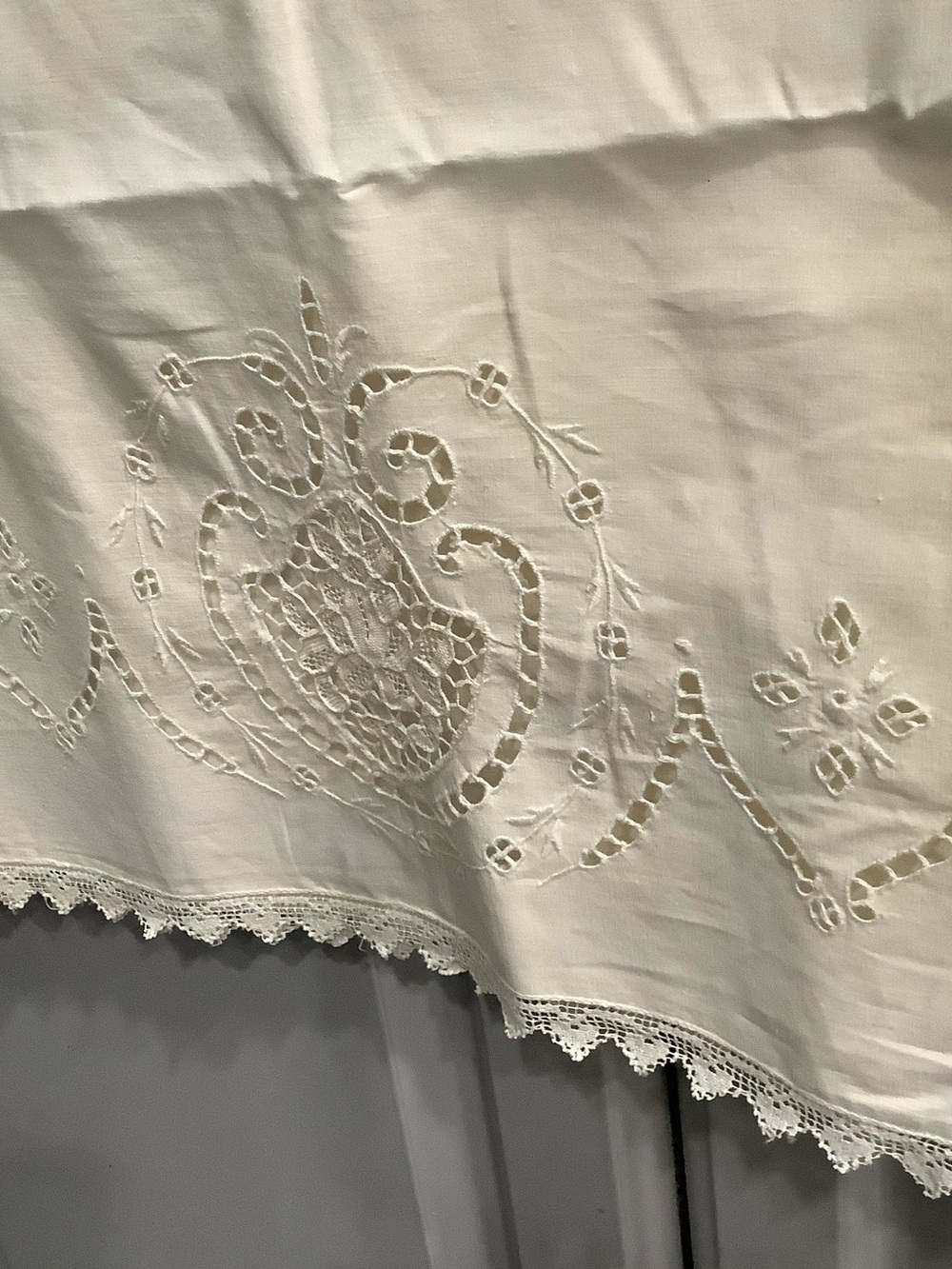 Ivory Embroidered Linen Bedding Lace Edge Vtg Pillowcase Set NWOT